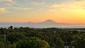 Tennis Villa Uluwatu - BEAUTIFUL VIEWS - Close to Savaya