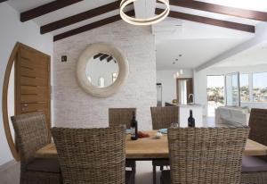 Sueño Azul by Aguilarent