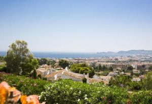 Bella Vista by Aguilarent