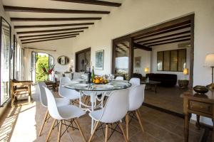 Bella Vista by Aguilarent