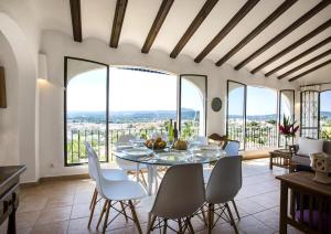 Bella Vista by Aguilarent