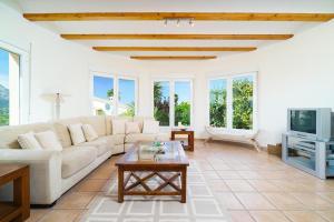 Casa Rio by Aguilarent