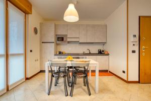 GuestHost - Casa Oranis, bilocale nuovo con balcone perfetto per famiglie