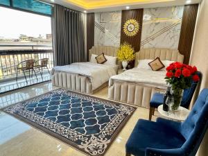 The Royal Hotel Near West Lake