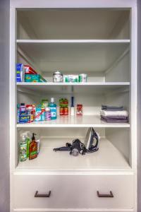 Quiet Sunlit Retreat w many Travel Amenities n Grg