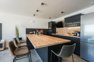 Jimmys Beach Privlaka - direkt am Meer, tollem Blick und beheiztem Pool