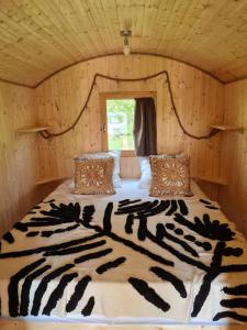 Campings LES ROULOTTES DU PILAT : Chambre Quadruple