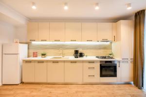 SPOT THE GIRAFFE. Desirable Studio at Tineretului