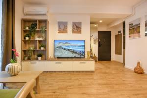 SPOT THE GIRAFFE. Desirable Studio at Tineretului