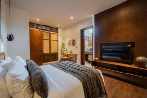 Apartment Seabreeze 2 - Amazing Sunset Penthouse-2bdr with pool-Beachfront