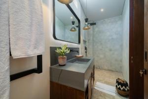 Apartment Seabreeze 2 - Amazing Sunset Penthouse-2bdr with pool-Beachfront