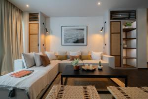 Apartment Seabreeze 2 - Amazing Sunset Penthouse-2bdr with pool-Beachfront