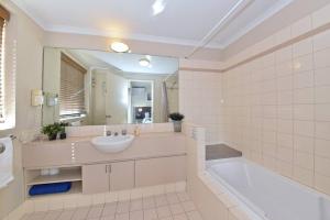 One-Bedroom Cozy Apartment in Perth CBD