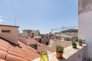 Main Square Duplex with Rooftop Terrace