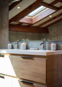 B&B / Chambres d'hotes Chambre Vigne, piscine spa fitness : photos des chambres