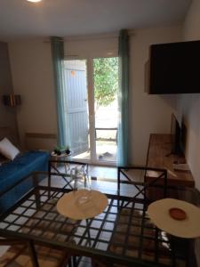 Appartements Jolie t2 amenagee et equipee village goelia 2 piscine chauffee : photos des chambres