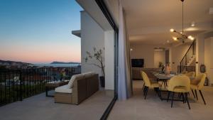 Luxury Villa Envivo Komiža with heated pool and professional gym