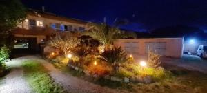 Studio charmant à Hyères, 20 m², jardin et parking privé