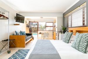 Camps Bay Village - Beach Studios