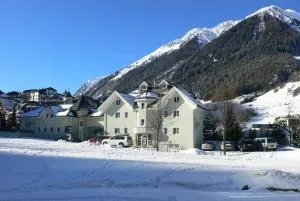 马克西米利公寓式酒店 - 伊施格尔