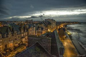 Hotels Ambassadeurs Logis Hotel : photos des chambres