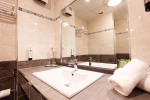 Hotels Sure Hotel by Best Western Beziers Le Monestie : photos des chambres