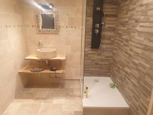 Villa 8p piscine+ spa+Clim+ 4 SDB proche des plages