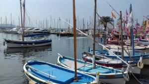 Appartements appartement rez de villa proche port et plages de Sanary : photos des chambres