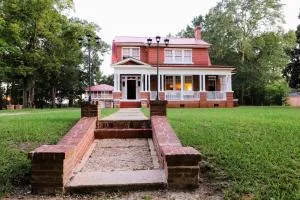 Historic House on the Hill - Tuskegee