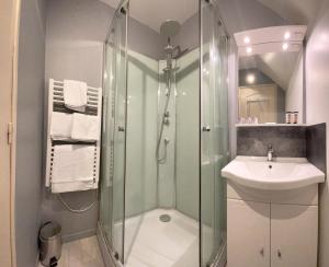 Hotels Hotel des quatre saisons : photos des chambres