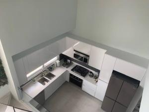 NEW Luxury Penthouse with Jacuzzi, BBQ and 4 Free private beach passes! 2025 Traveller Award Property!