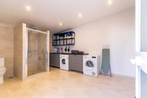 64-Luxury Villa with Jacuzzi & Pool in Mijas!