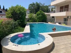 RIVIERA APARTS - Đenovići