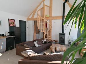 Maison dans parc clôturé