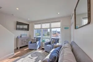 Traverse City Townhome Walk to Beach! - Brookside