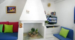 Karavostassi - The Stonehouse