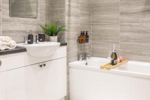 Cozy Coastal Getaway