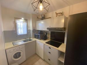 Appartement à Sainte-Maxime: 3 Pièces, Terrasse, Piscine, Clim, Proche Plage - FR-1-226-340