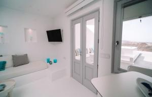 Spacious villa with pool in Megalochori - 280 sqm for 10 people