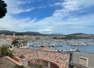 Appartements appartement rez de villa proche port et plages de Sanary : photos des chambres