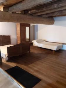 Maison charmante à Lanarce avec vue sur la montagne, jacuzzi.