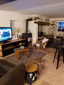 Maison charmante à Lanarce avec vue sur la montagne, jacuzzi.