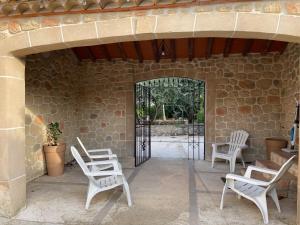 Maisons de vacances Captivating 2-Bed, 1 bath Cottage, Private Garden & Shared Pool in Sauve : photos des chambres