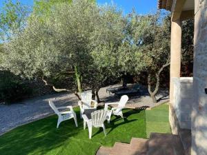 Maisons de vacances Captivating 2-Bed, 1 bath Cottage, Private Garden & Shared Pool in Sauve : photos des chambres