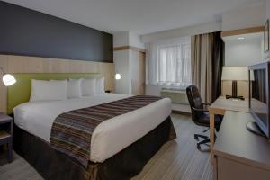 King Room - Non-Smoking room in Country Inn & Suites by Radisson Frederick MD