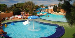 Campings Mobilhome tout confort en camping 4* a 40m de la plage : photos des chambres