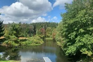 GORGEOUS Poconos Springtime by the Lake! - Scotrun