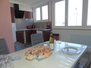 Appartements ESPLANADE FRONT DE MER 109 1er Etage Lit fait wifi Parking : photos des chambres