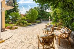 AUTOMOTODROM GROBNIK - Apartments and Rooms Skejić - Podhum