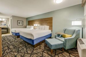 Queen Room with Two Queen Beds - Non-Smoking room in Best Western Huntsville